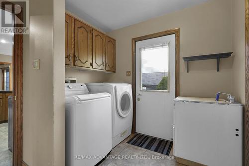 35 Monte Vista Crescent, London, ON - Indoor Photo Showing Laundry Room