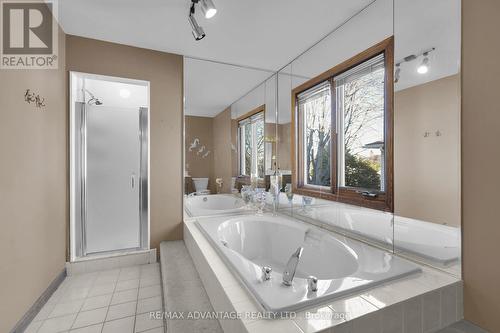 35 Monte Vista Crescent, London, ON - Indoor Photo Showing Bathroom