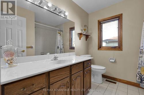 35 Monte Vista Crescent, London, ON - Indoor Photo Showing Bathroom