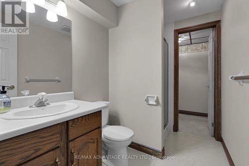 35 Monte Vista Crescent, London, ON - Indoor Photo Showing Bathroom