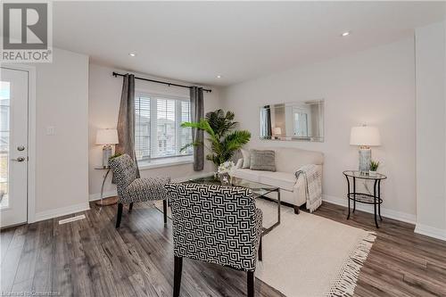 115 South Creek Drive Unit# 2B, Kitchener, ON - Indoor Photo Showing Living Room