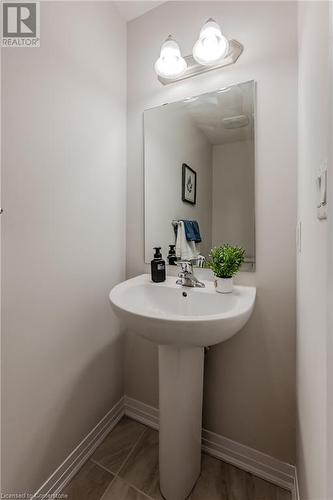 115 South Creek Drive Unit# 2B, Kitchener, ON - Indoor Photo Showing Bathroom