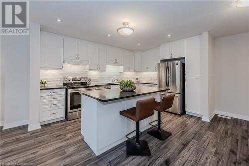 115 South Creek Drive Unit# 2B, Kitchener, ON - Indoor Photo Showing Kitchen With Upgraded Kitchen