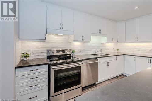 115 South Creek Drive Unit# 2B, Kitchener, ON - Indoor Photo Showing Kitchen With Upgraded Kitchen