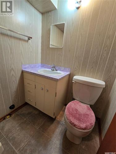 56 Porteous Crescent, Saskatoon, SK - Indoor Photo Showing Bathroom