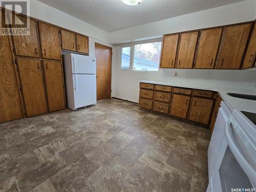 56 Porteous Crescent, Saskatoon, SK - Indoor Photo Showing Kitchen