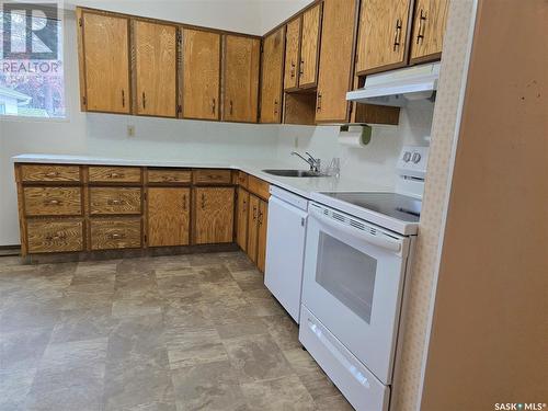 56 Porteous Crescent, Saskatoon, SK - Indoor Photo Showing Kitchen