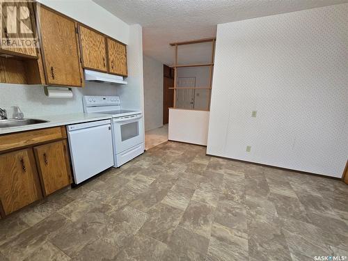 56 Porteous Crescent, Saskatoon, SK - Indoor Photo Showing Kitchen