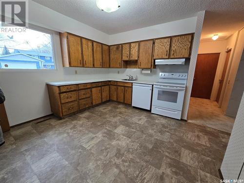 56 Porteous Crescent, Saskatoon, SK - Indoor Photo Showing Kitchen