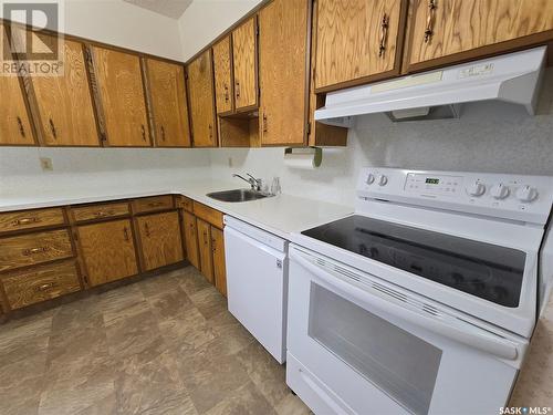 56 Porteous Crescent, Saskatoon, SK - Indoor Photo Showing Kitchen