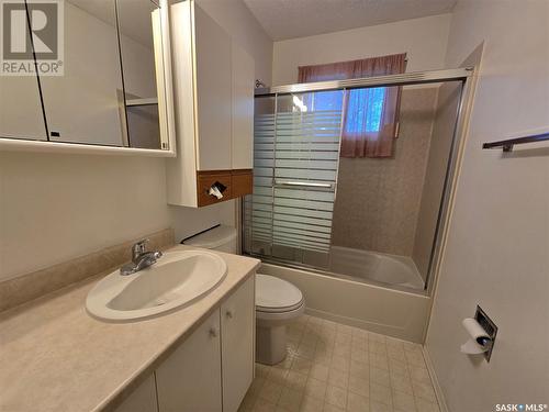 56 Porteous Crescent, Saskatoon, SK - Indoor Photo Showing Bathroom