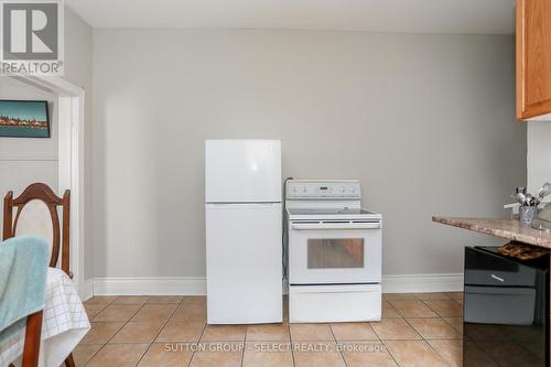 100 Mamelon Street, London, ON - Indoor Photo Showing Kitchen