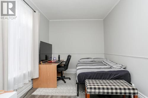 100 Mamelon Street, London, ON - Indoor Photo Showing Bedroom