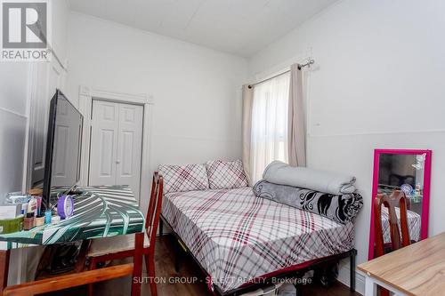 100 Mamelon Street, London, ON - Indoor Photo Showing Bedroom