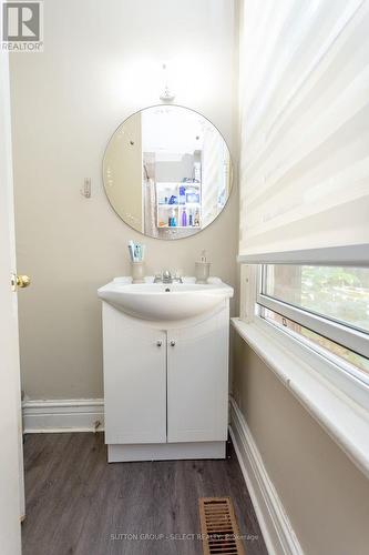 100 Mamelon Street, London, ON - Indoor Photo Showing Bathroom