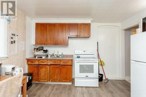 100 Mamelon Street, London, ON - Indoor Photo Showing Kitchen