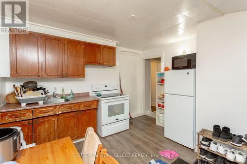 100 Mamelon Street, London, ON - Indoor Photo Showing Kitchen