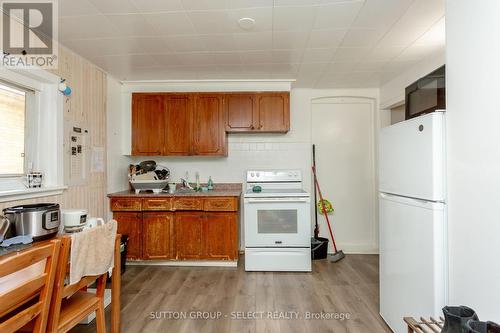 100 Mamelon Street, London, ON - Indoor Photo Showing Kitchen