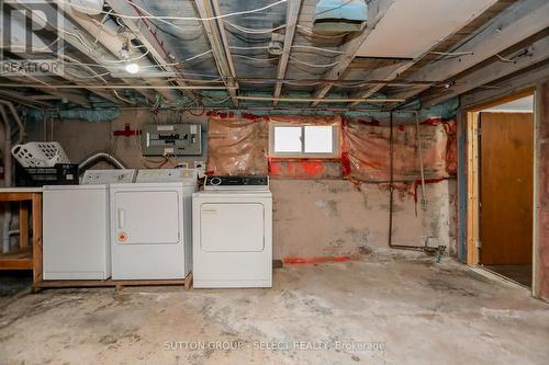 100 Mamelon Street, London, ON - Indoor Photo Showing Laundry Room