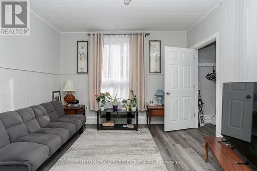 100 Mamelon Street, London, ON - Indoor Photo Showing Living Room