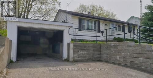 Private drive and garage - 215 Charles Street W, Ingersoll (Ingersoll - South), ON - Outdoor