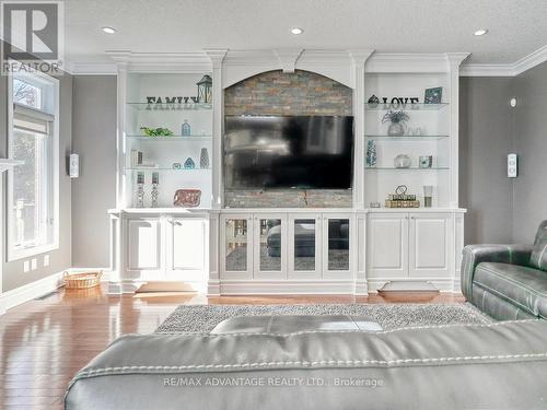 2291 Lilac Avenue, London, ON - Indoor Photo Showing Living Room