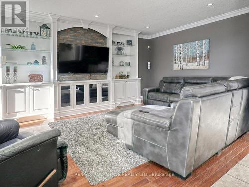 2291 Lilac Avenue, London, ON - Indoor Photo Showing Living Room