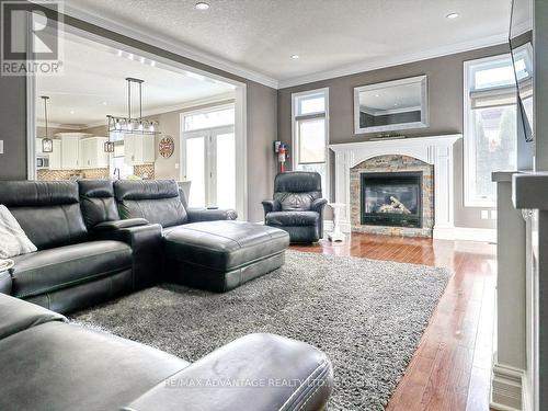 2291 Lilac Avenue, London, ON - Indoor Photo Showing Living Room With Fireplace