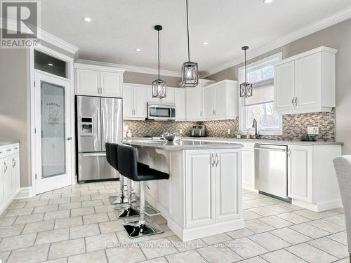 2291 Lilac Avenue, London, ON - Indoor Photo Showing Kitchen With Upgraded Kitchen