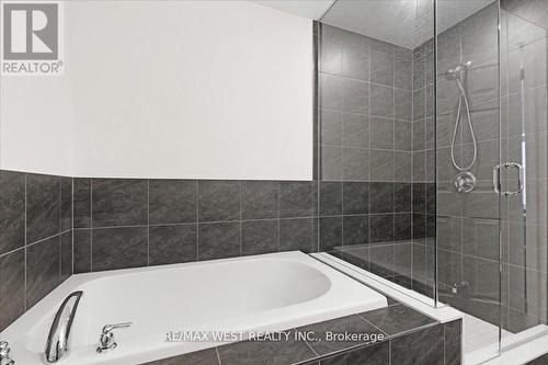 19 - 2641 Magdalen Path, Oshawa, ON - Indoor Photo Showing Bathroom