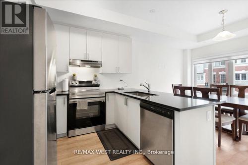 19 - 2641 Magdalen Path, Oshawa, ON - Indoor Photo Showing Kitchen With Stainless Steel Kitchen