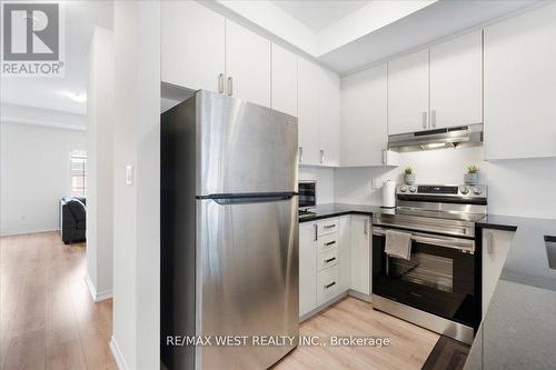 19 - 2641 Magdalen Path, Oshawa, ON - Indoor Photo Showing Kitchen With Stainless Steel Kitchen