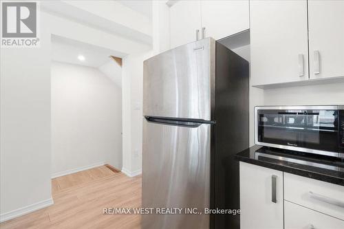 19 - 2641 Magdalen Path, Oshawa, ON - Indoor Photo Showing Kitchen