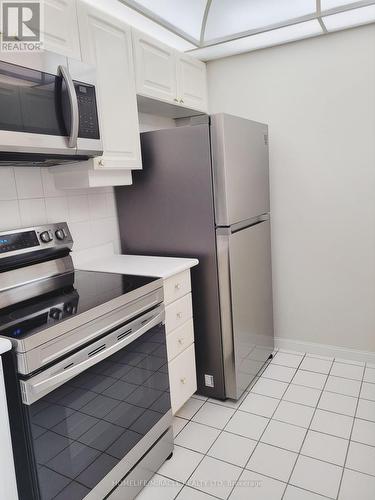 1010 - 88 Corporate Drive, Toronto, ON - Indoor Photo Showing Kitchen