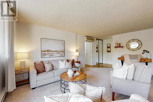 107 - 120 Elgin Street W, Oshawa, ON - Indoor Photo Showing Living Room