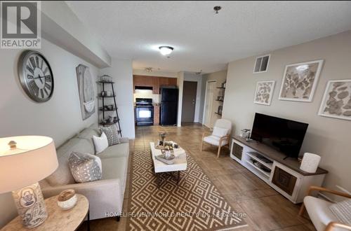 310 - 5235 Finch Avenue E, Toronto, ON - Indoor Photo Showing Living Room