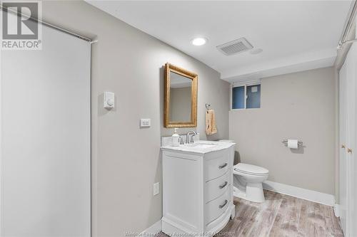 908 Dawson, Windsor, ON - Indoor Photo Showing Bathroom