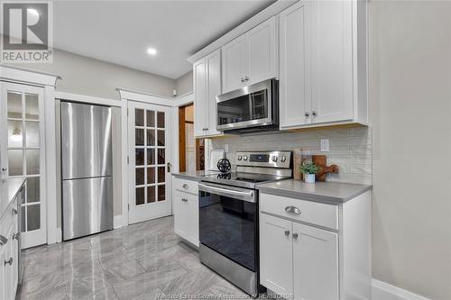 908 Dawson, Windsor, ON - Indoor Photo Showing Kitchen