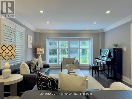 41 Strathearn Avenue, Richmond Hill, ON - Indoor Photo Showing Living Room