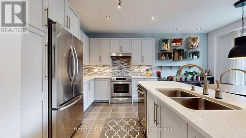 21 Freesia Road, Markham, ON - Indoor Photo Showing Kitchen With Double Sink With Upgraded Kitchen