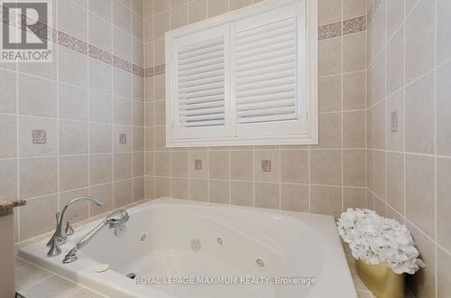 212 Ivy Glen Drive, Vaughan, ON - Indoor Photo Showing Bathroom