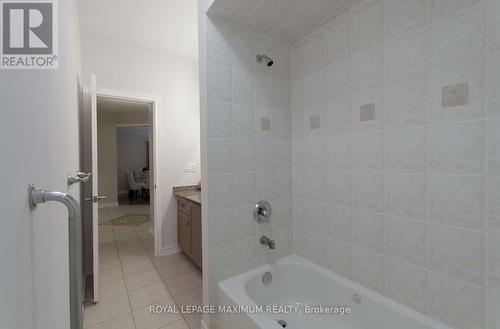 212 Ivy Glen Drive, Vaughan, ON - Indoor Photo Showing Bathroom