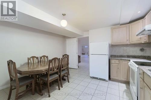 212 Ivy Glen Drive, Vaughan, ON - Indoor Photo Showing Kitchen