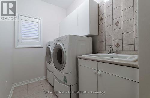 212 Ivy Glen Drive, Vaughan, ON - Indoor Photo Showing Laundry Room