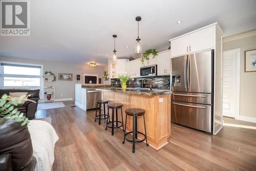 32 Marquis Drive, Petawawa, ON - Indoor Photo Showing Kitchen With Stainless Steel Kitchen With Upgraded Kitchen