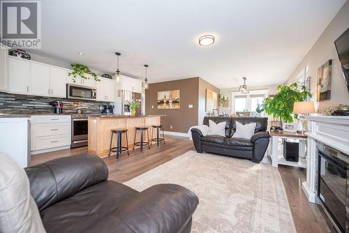 32 Marquis Drive, Petawawa, ON - Indoor