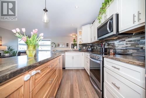 32 Marquis Drive, Petawawa, ON - Indoor Photo Showing Kitchen