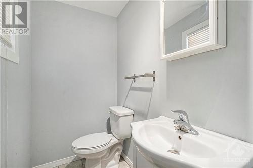 6 Henfield Avenue Unit#D, Ottawa, ON - Indoor Photo Showing Bathroom