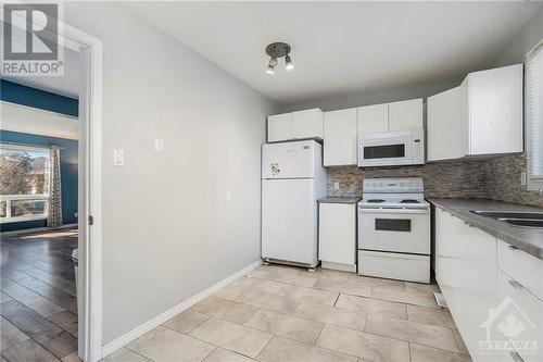 6 Henfield Avenue Unit#D, Ottawa, ON - Indoor Photo Showing Kitchen With Double Sink