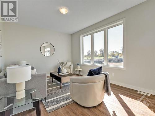 46 Fanning Street, Carleton Place, ON - Indoor Photo Showing Living Room